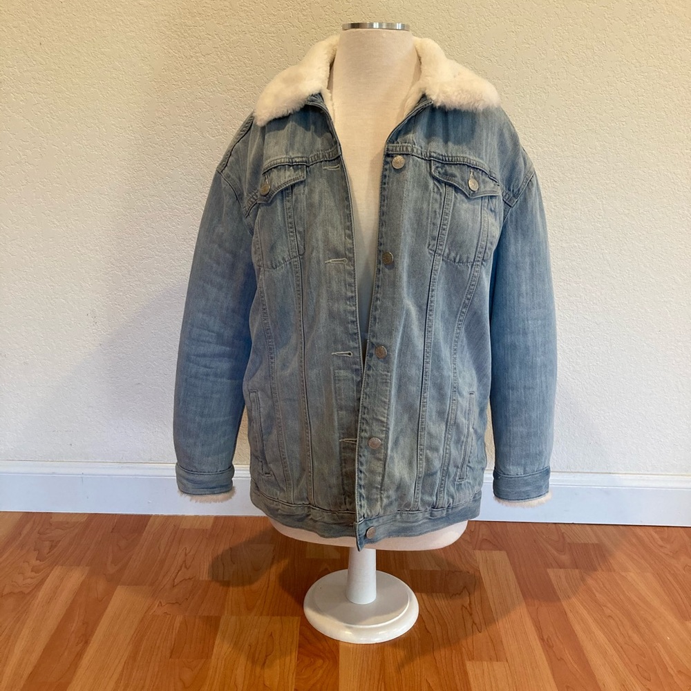 Denim jacket with cozy lining.
